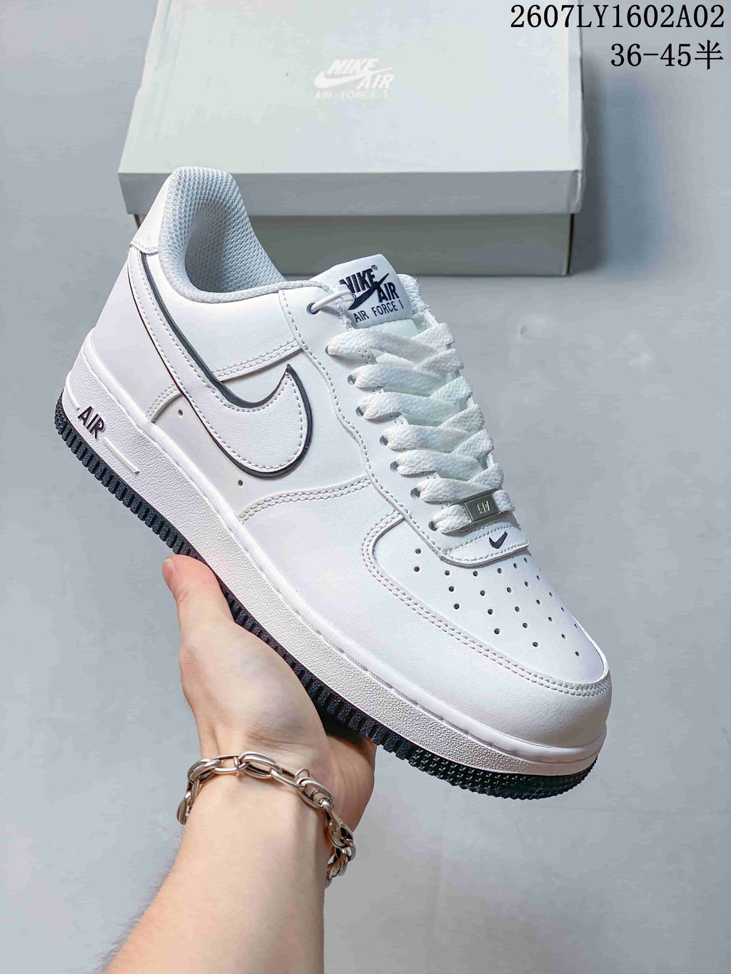 Nike Air Force 1 ’07 Low White Sneakers