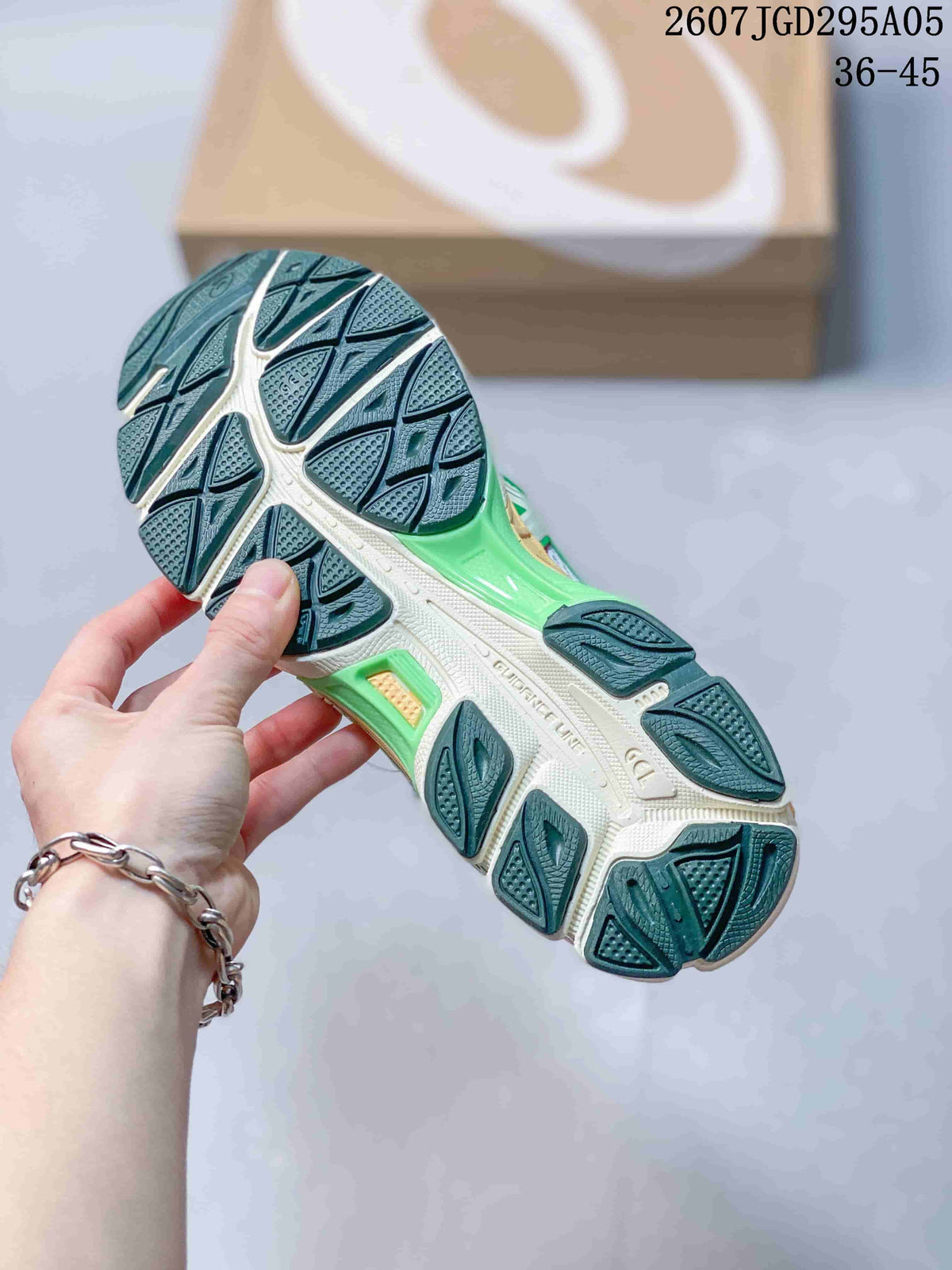ASICS Gel-Cumulus 16 Sneakers Green Pink White 2607JGD295A05