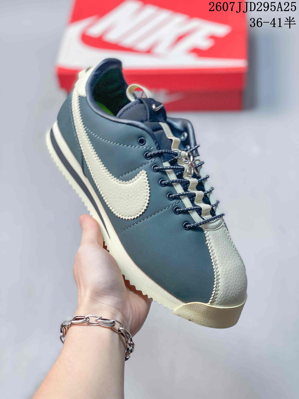 Nike Classic Cortez Sneakers Navy Cream 2607JJD295A25
