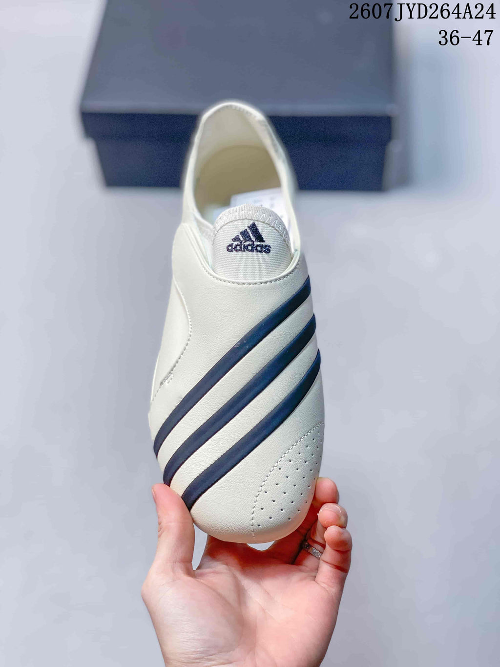 adidas Virginia Vario Flat Earther Sneakers Off-White Navy KL7668