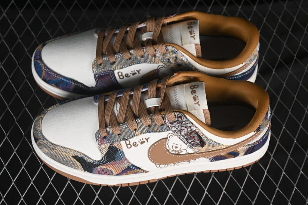 Nike SB Dunk Low Bear Print Low-Top Sneakers – Brown