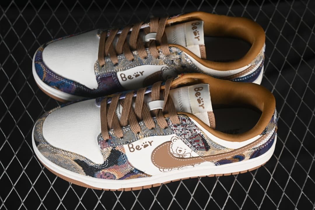 Nike SB Dunk Low Bear Print Low-Top Sneakers – Brown