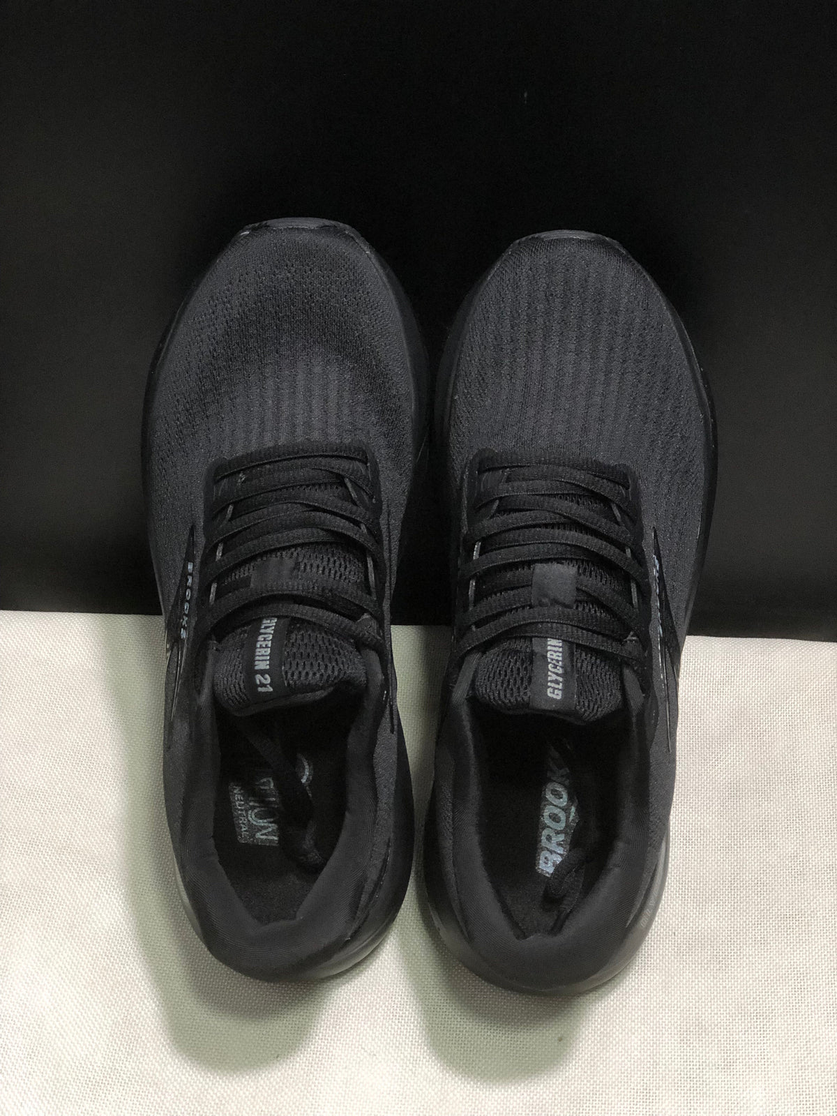 Brooks Glycerin 21 Black Low-Top Running Sneakers