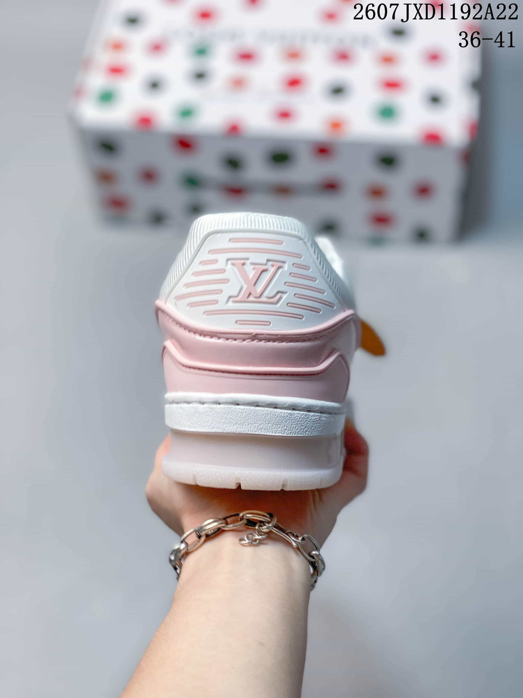 Louis Vuitton White and Pink Low-Top Sneakers JXD1192A22
