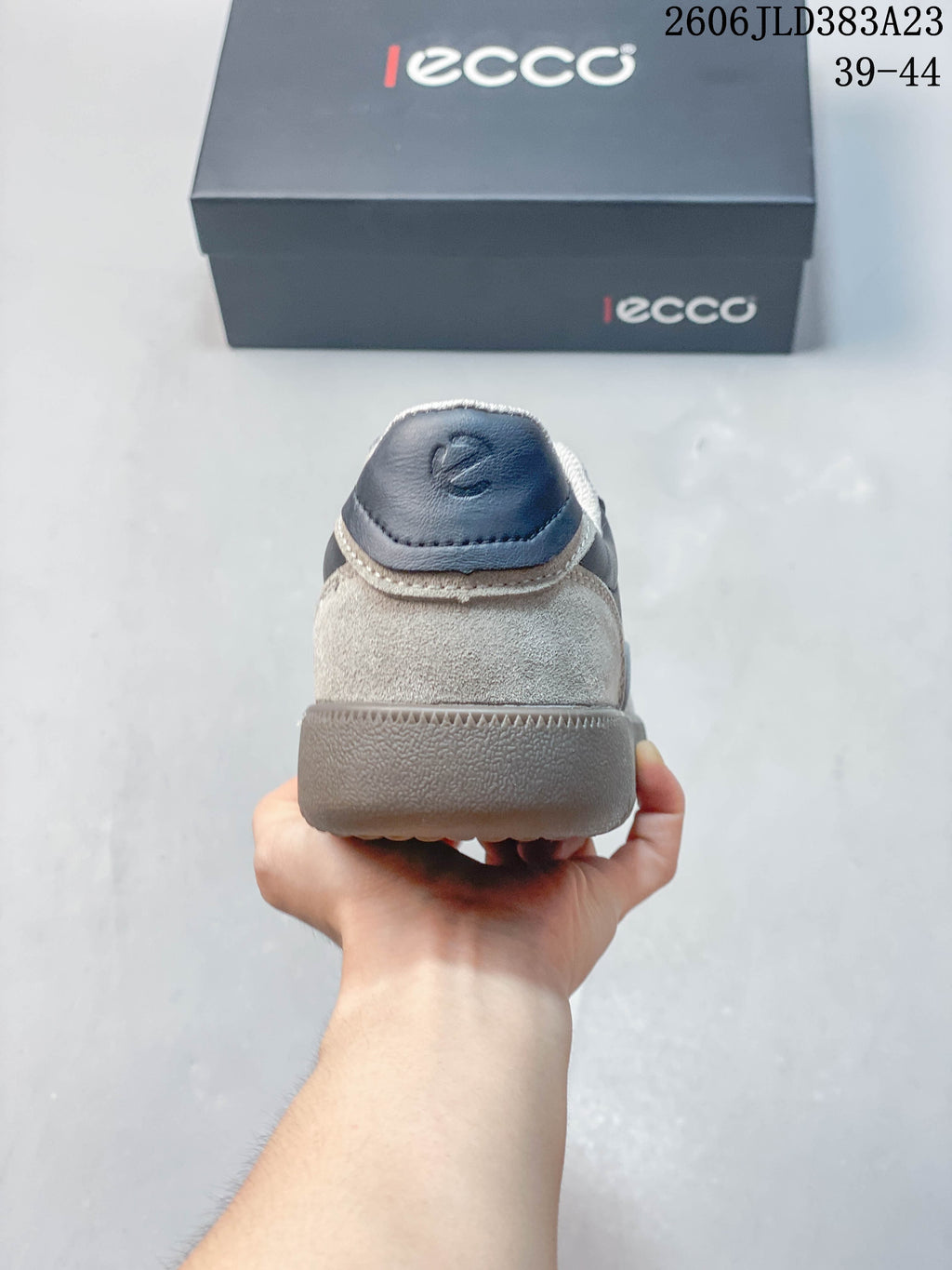 ECCO Men's Gray and Navy Lace-Up Casual Sneakers JLD383A23