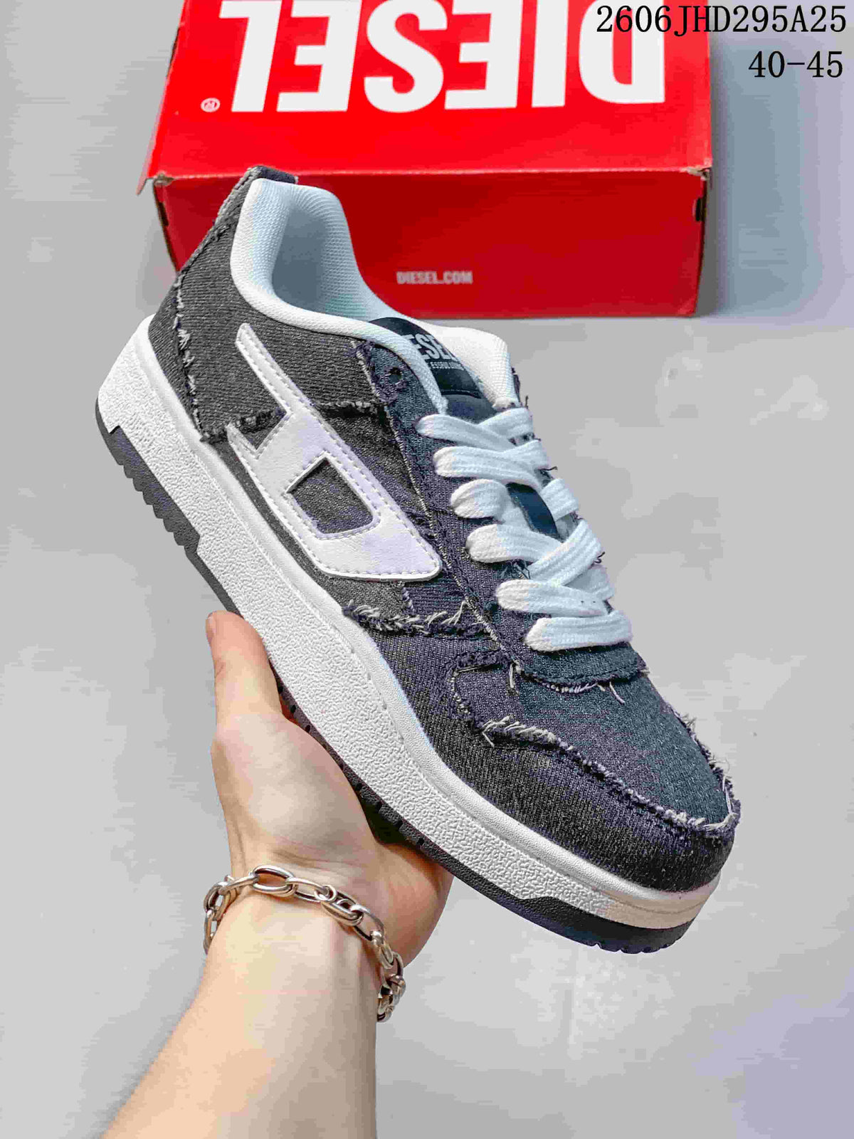 Diesel S-UKIYO V2 Low-Top Sneakers in Charcoal
