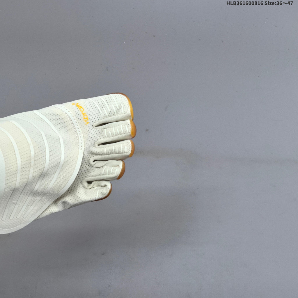 Vibram FiveFingers Groundsplay Training Shoes, White and Gum