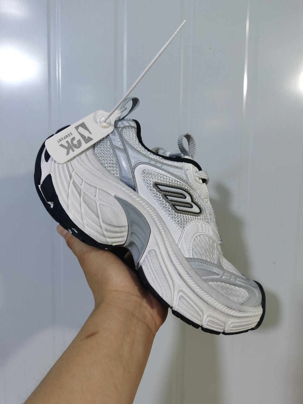 Skechers 0110 White Black Mesh Sneakers