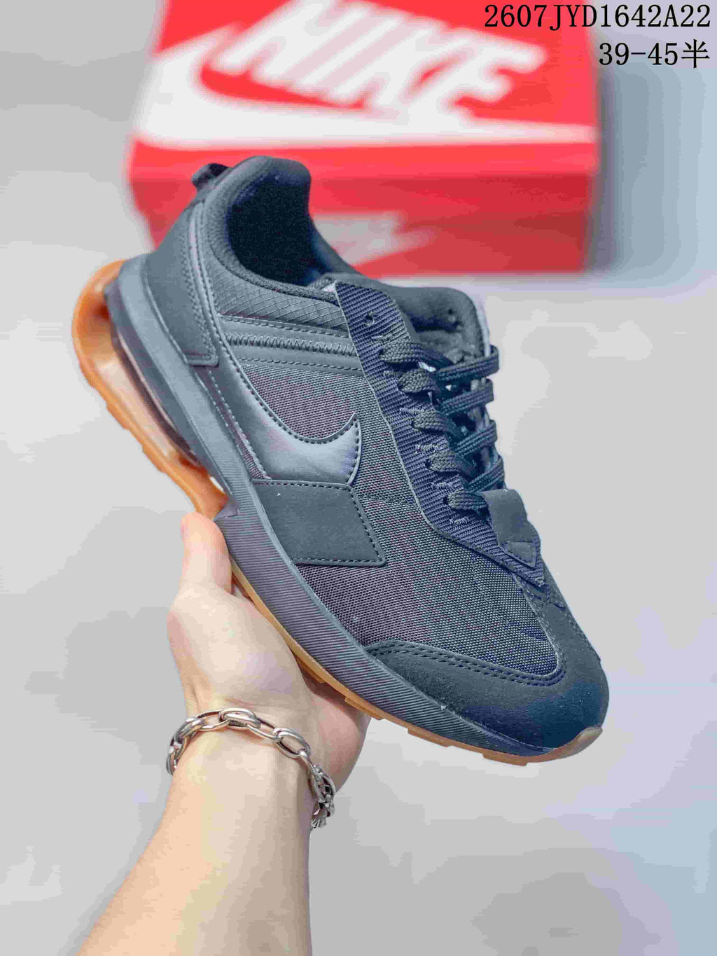 Nike Air Max Pre-Day Black Low-Top Sneakers