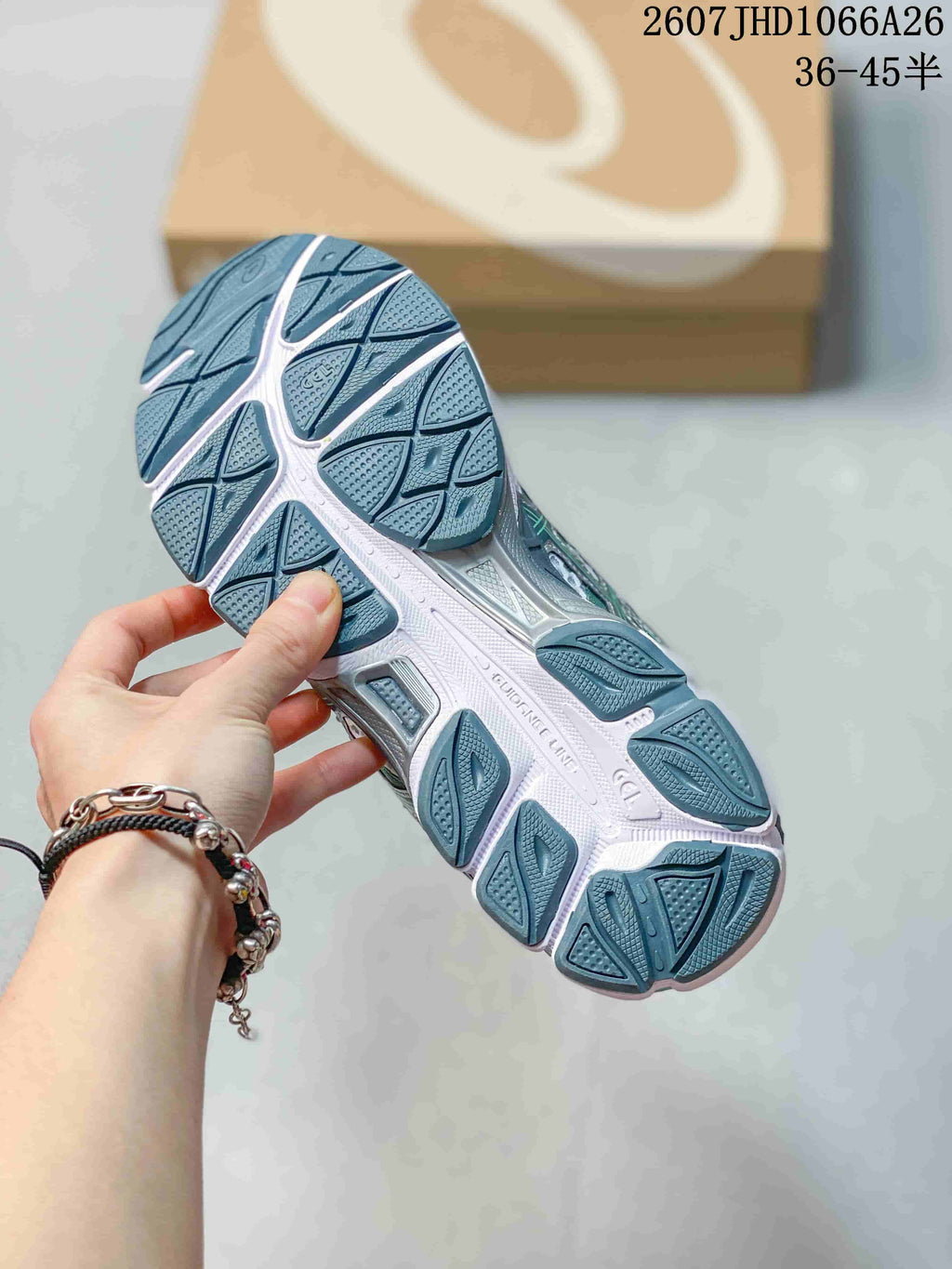 ASICS Gel-Cumulus 16 Mesh Sneakers in Blue, Silver and Green