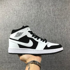 Jordan Air Jordan 1 Mid Black White Sneakers 554724-113