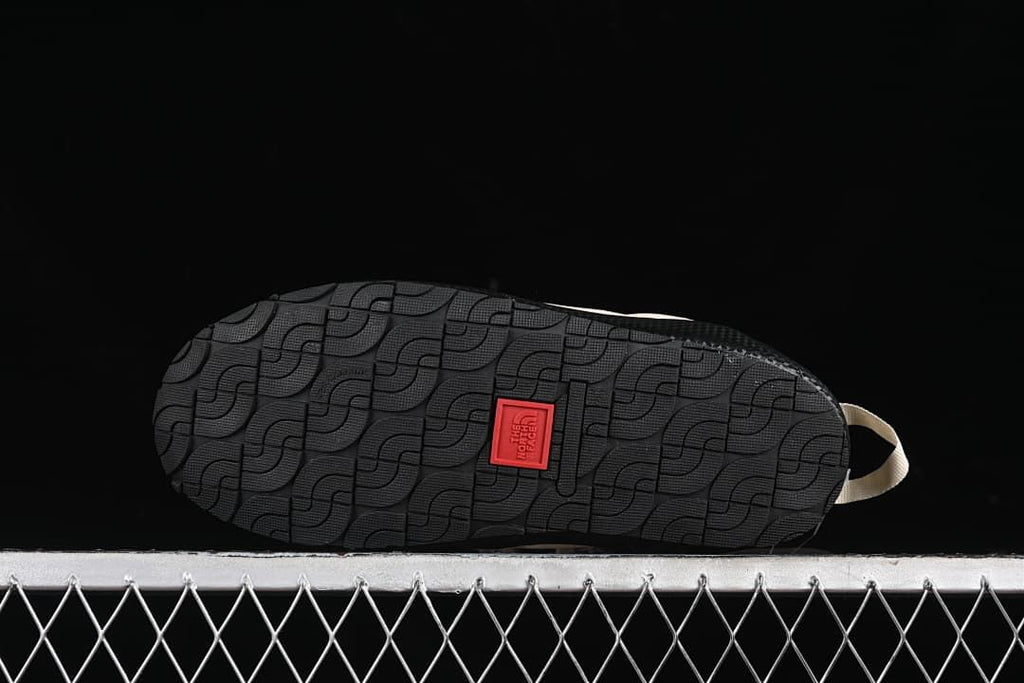 The North Face ThermoBall Traction Mule Beige Black NFOA3UZN-VJU