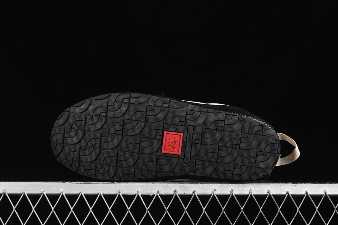 The North Face ThermoBall Traction Mule Beige Black NFOA3UZN-VJU