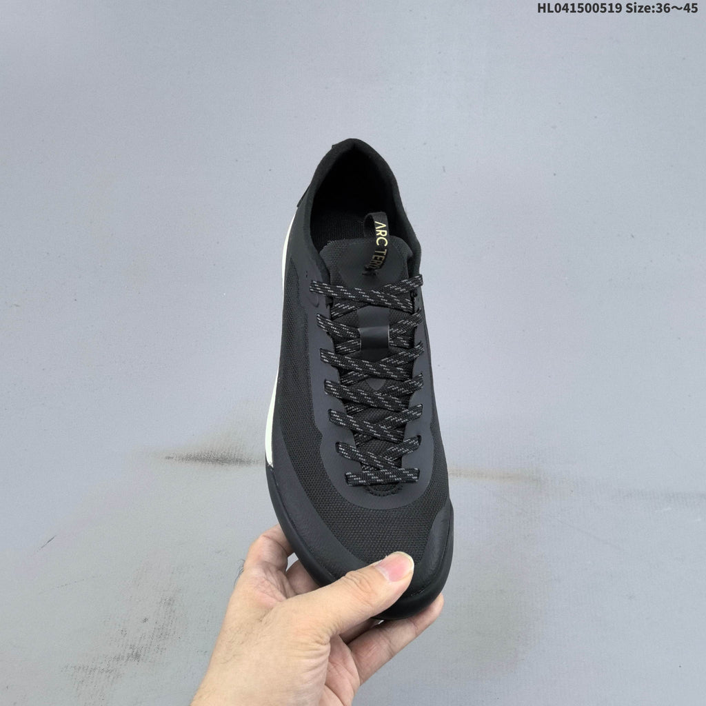 Arc'teryx Konseal LT W Black Low-Top Shoe