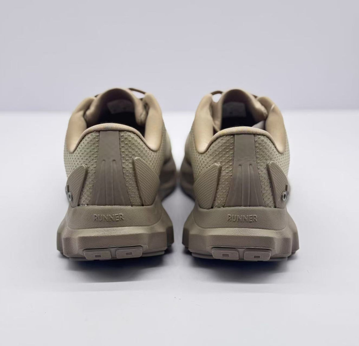 Alo Runner Sneakers Khaki