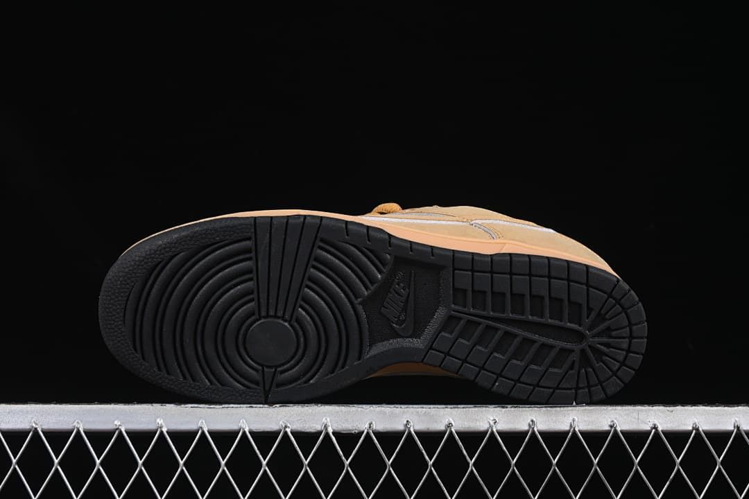 Nike SB Dunk Low Retro SE Wheat Sneakers HQ1932-700