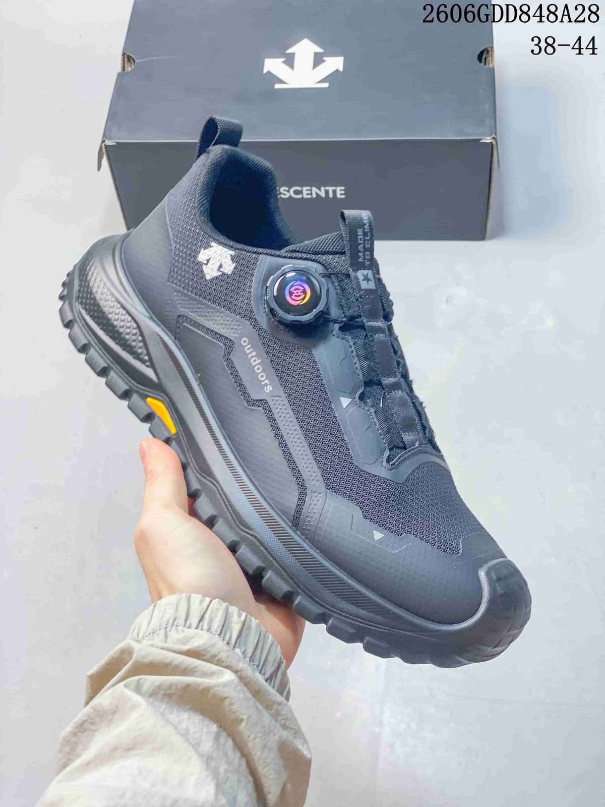 DESCENTE Outdoor Running Shoes with Dial Closure, Charcoal