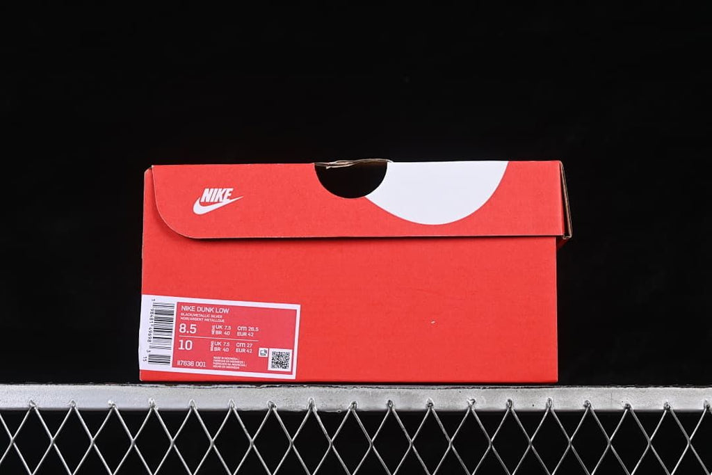 Nike SB Dunk Low Black and Grey Sneakers II7636-001