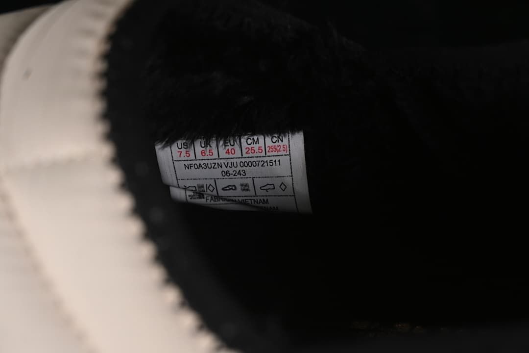 The North Face ThermoBall Traction Mule Beige Black NFOA3UZN-VJU