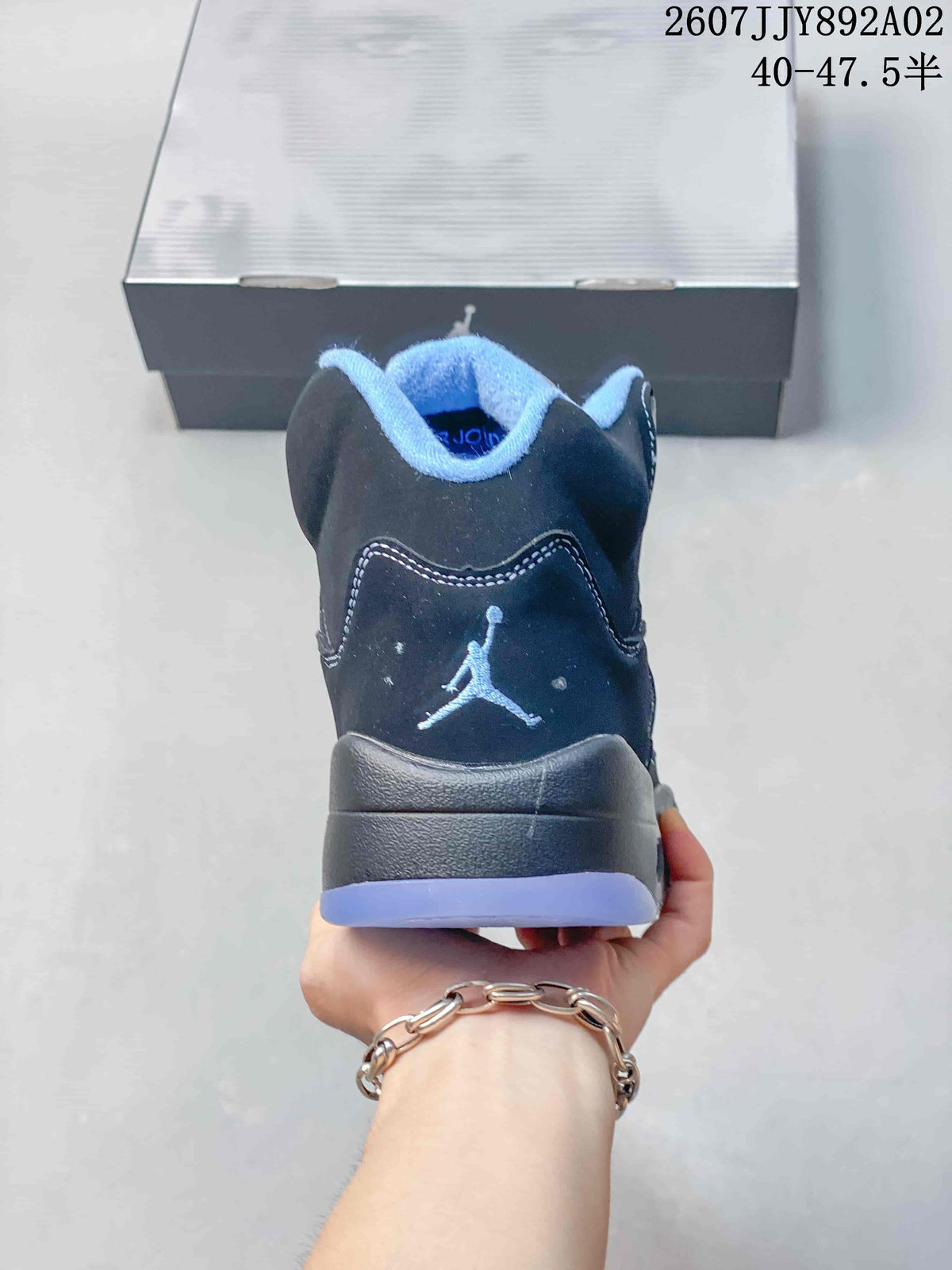 Jordan Air Jordan 5 Low Sneakers in Black and Blue