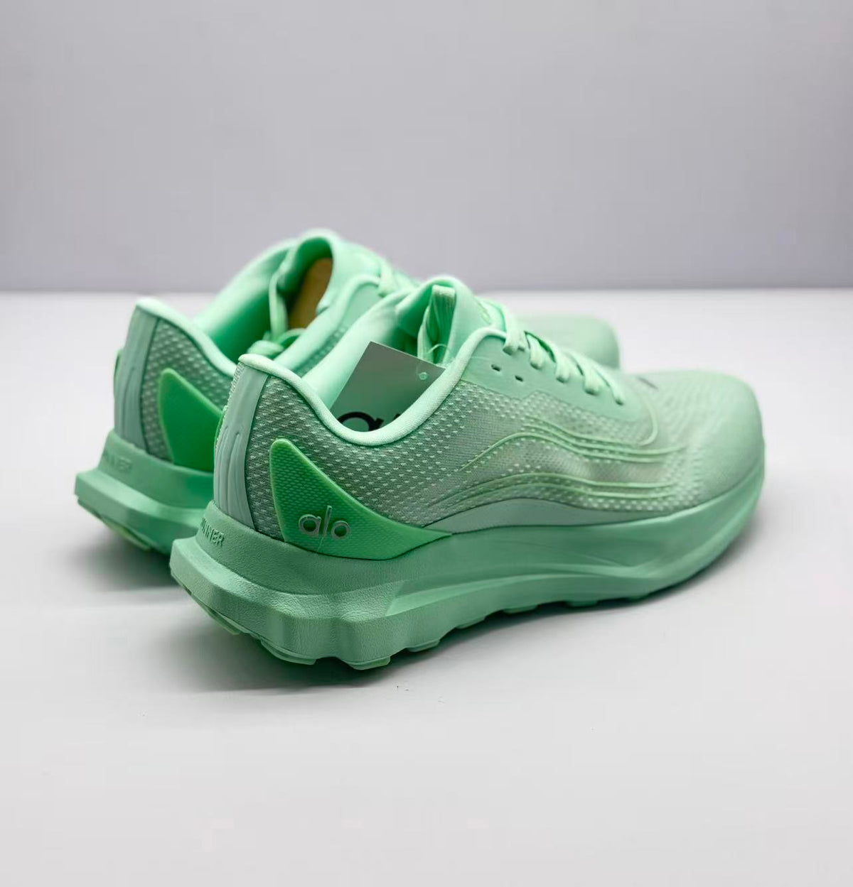 Alo Runner Sneakers Light Green