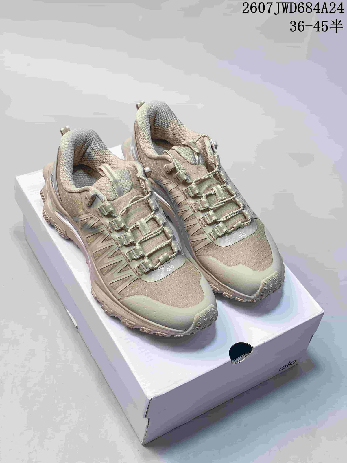 Alo Recovery Mode Low-Top Sneakers - Beige