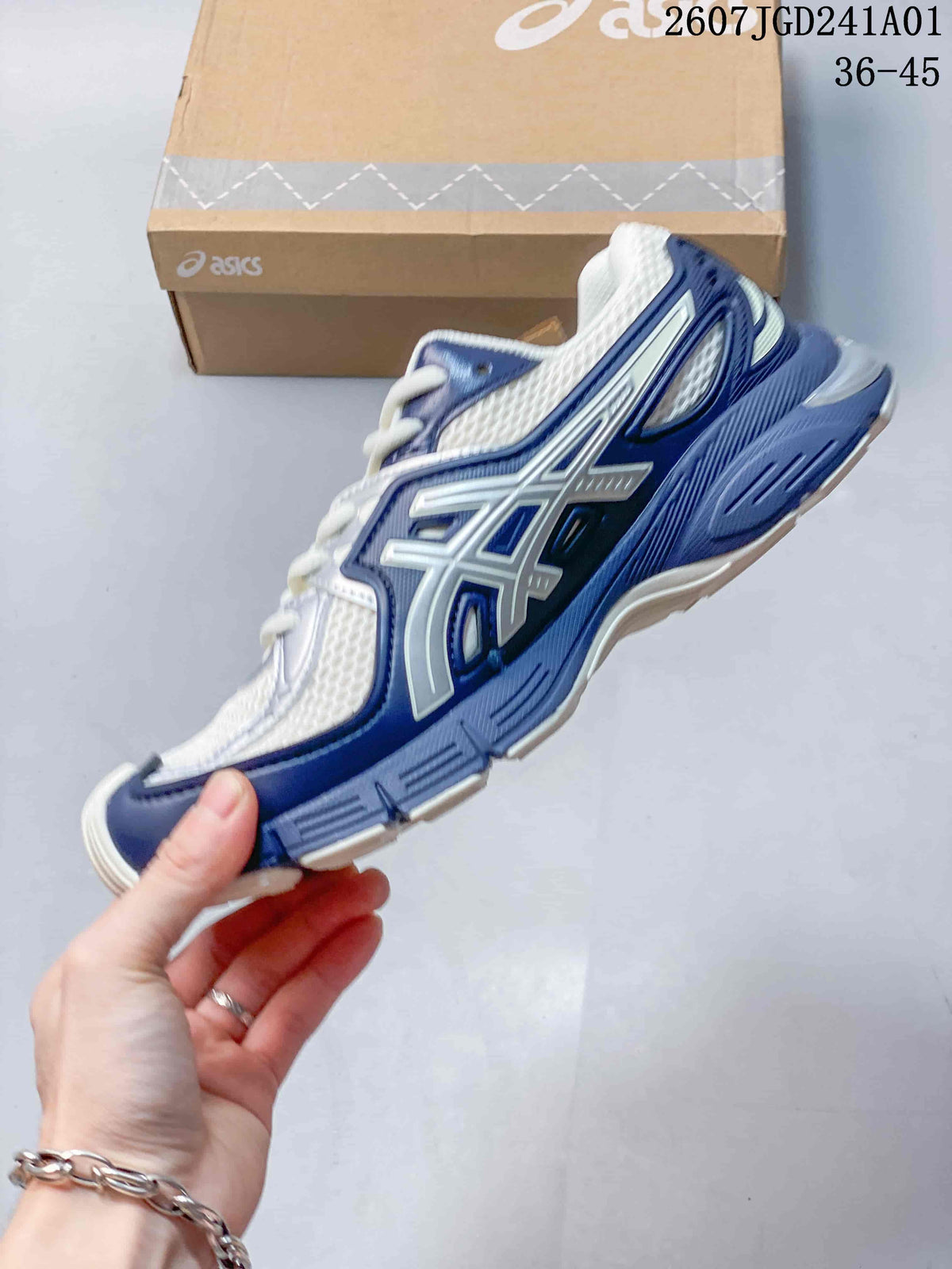 ASICS GEL-SD Lyte Sneakers in White and Navy