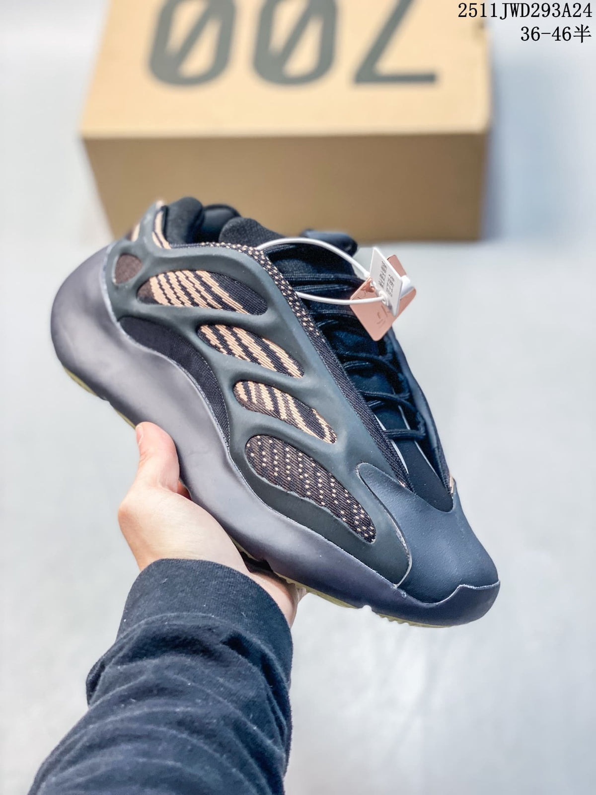 Adidas Yeezy 700 V3 Azael Sneakers Black/Tan
