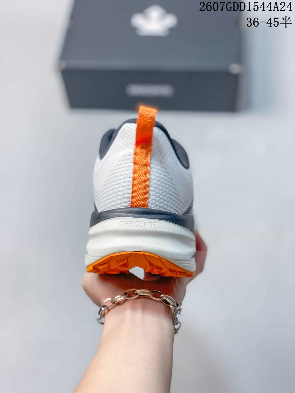 Descente Lavitate Wire 3.0 Running Sneakers White Black Orange