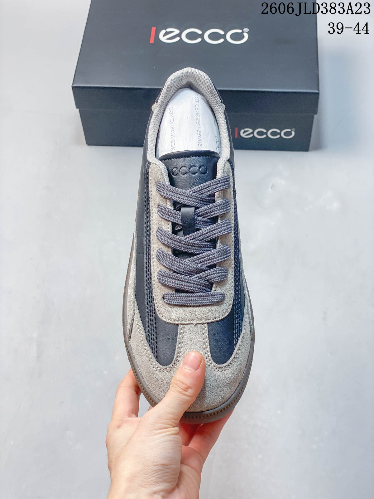 ECCO Men's Gray and Navy Lace-Up Casual Sneakers JLD383A23