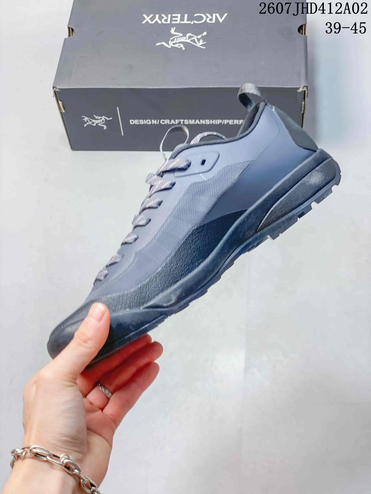 Arc'teryx Konseal LT W Women's Hiking Shoes Grey