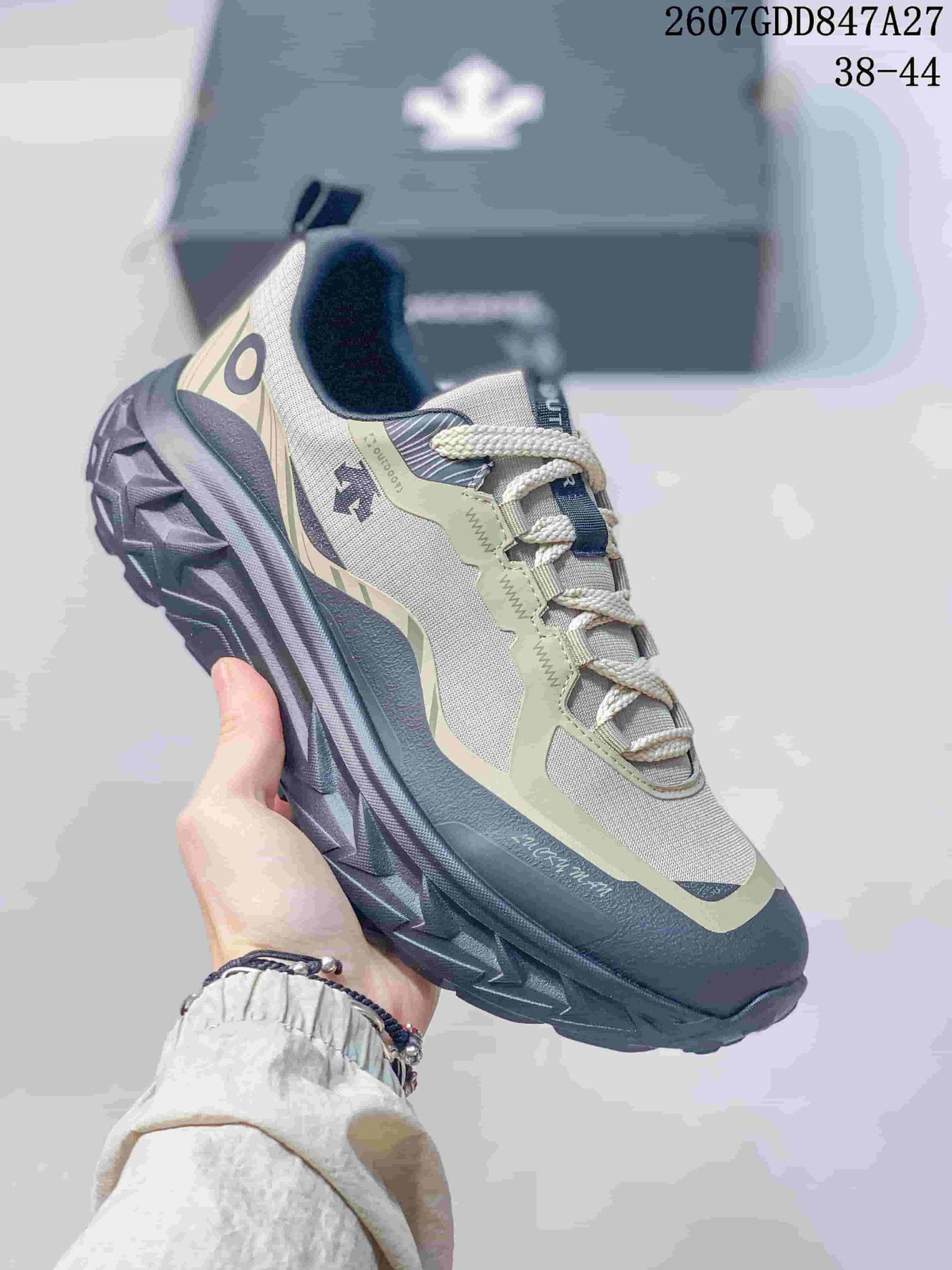 DESCENTE TERRAIND Low-Top Hiking Sneakers Beige Navy SQ323LCR92