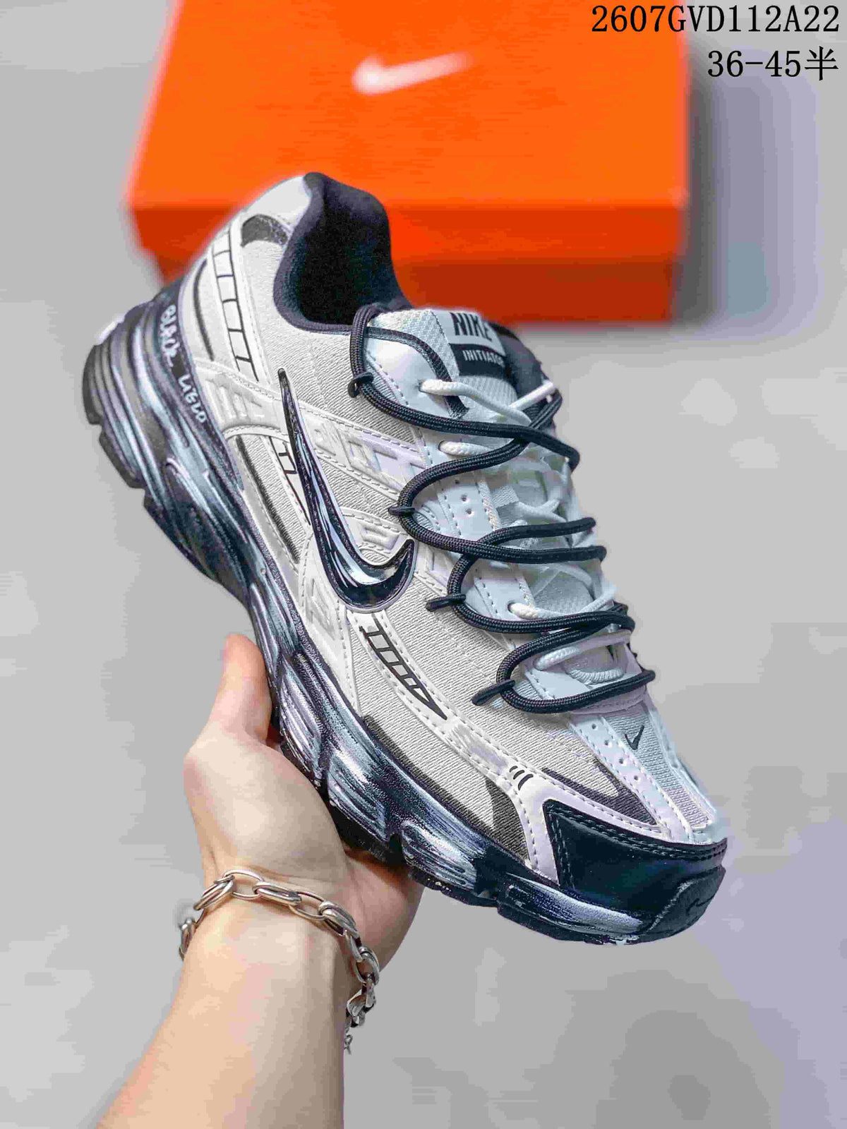 Nike V5 RNR Running Sneakers White Black 2607GVD112A22