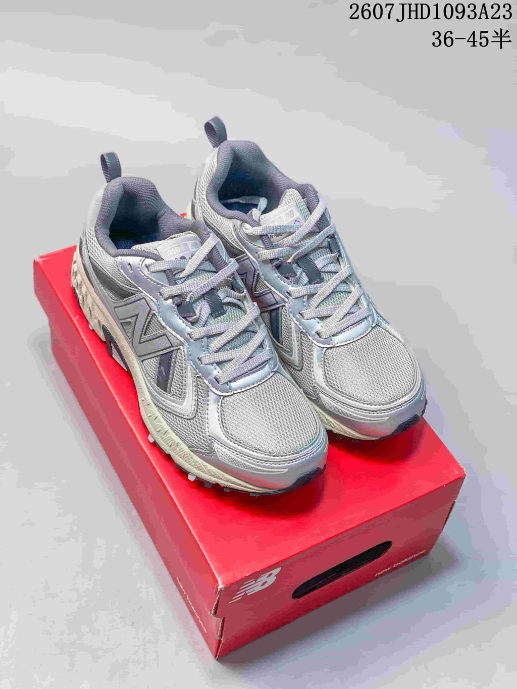 New Balance 410 V5 Grey Low-Top Trail Sneakers 712330EWO