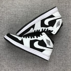 Jordan Air Jordan 1 Mid Black White Sneakers 554724-113