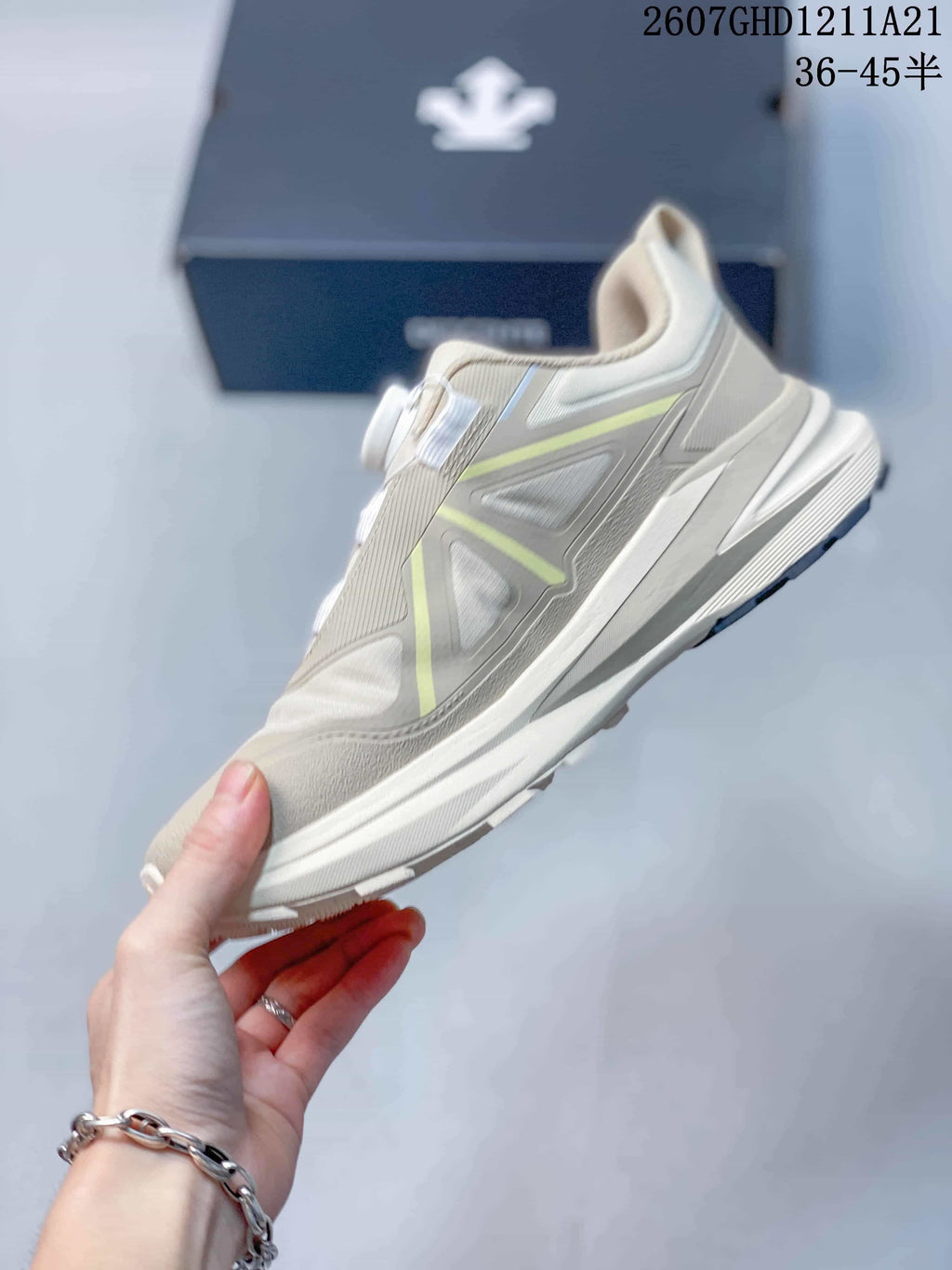 DESCENTE LAVITATE WIRE 3.0 Beige BOA Running Sneakers
