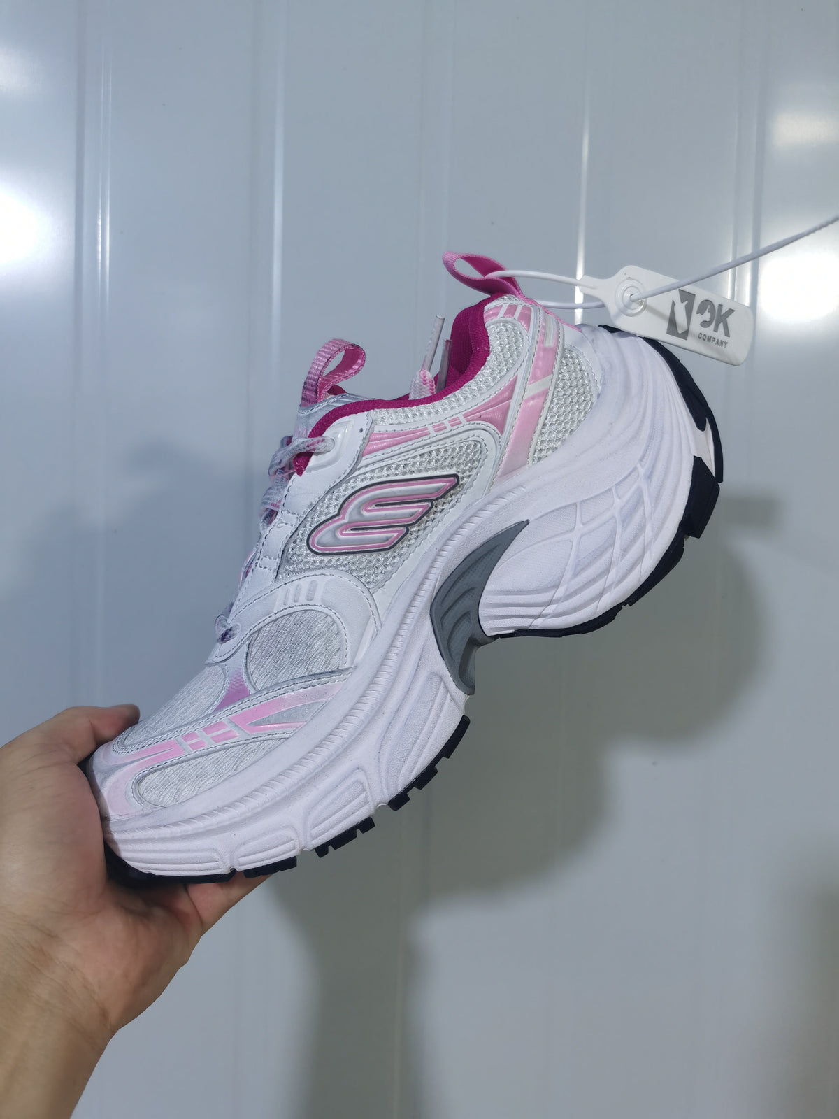 Skechers 9511 White Pink Gray Sneakers
