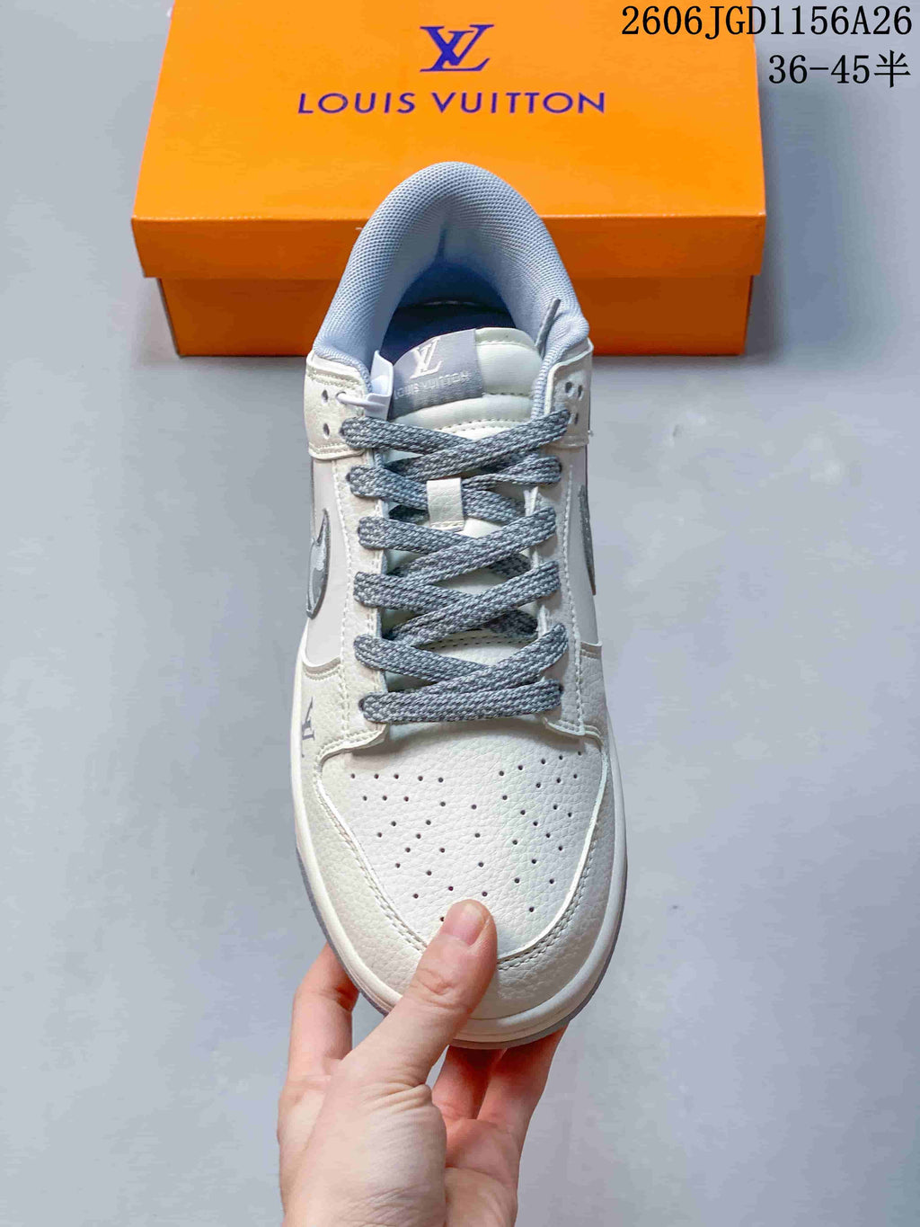 Nike Low-Top Sneaker in White and Grey, Style 2606JGD1156A26