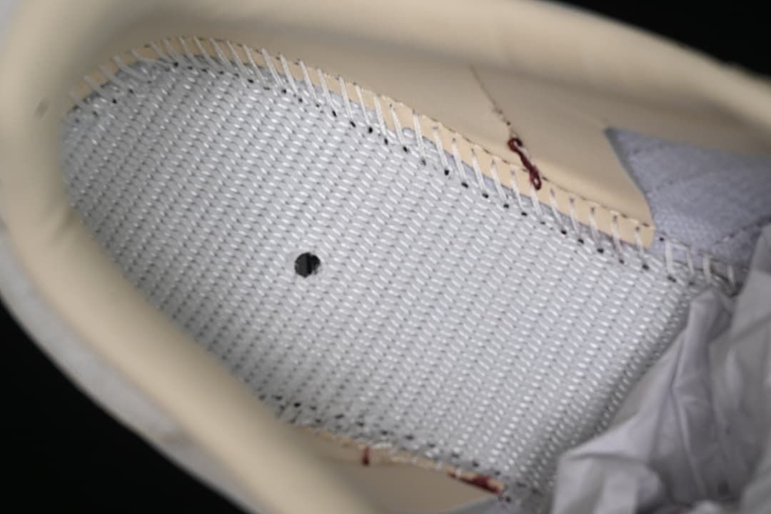 adidas Samba OG IG1987 Sneakers in Cream and Burgundy