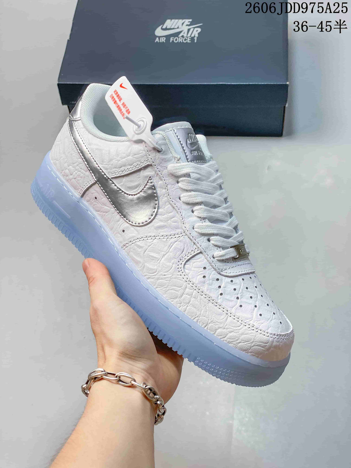 Nike Air Force 1 ’07 Low-Top Sneakers