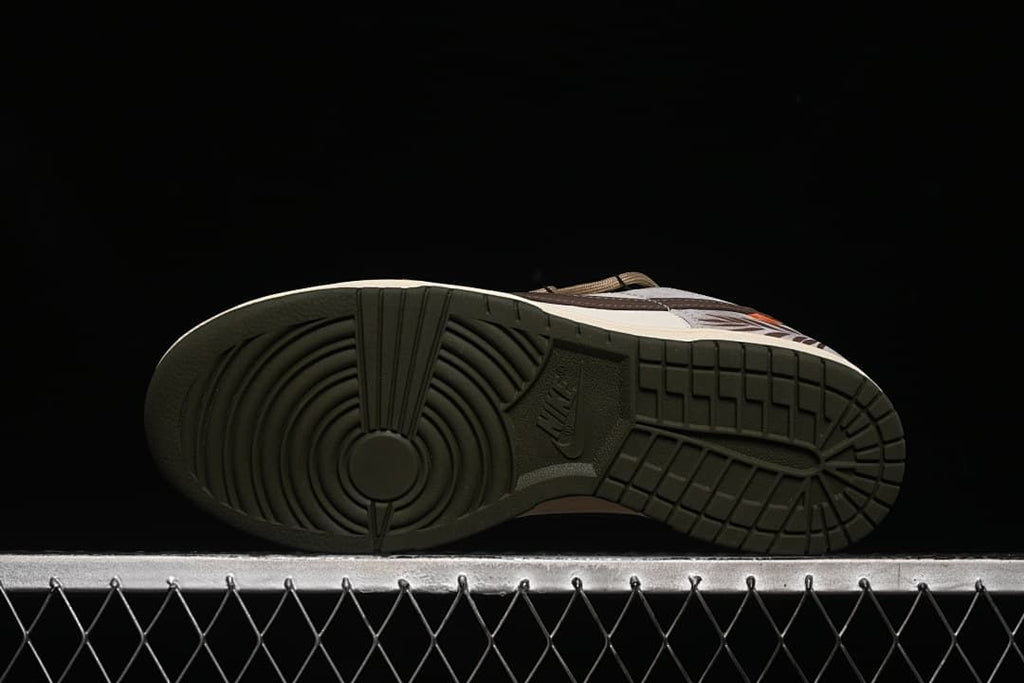 Nike SB Dunk Low Strap Detail HF5441-102 Sneakers