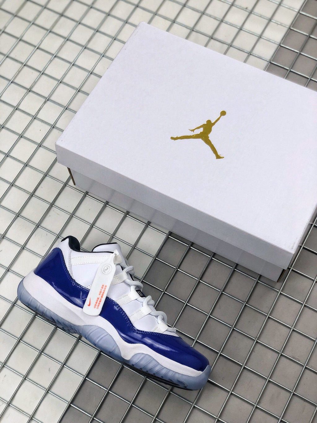 Air Jordan 11 Sneakers White and Deep Blue BQ3685-001