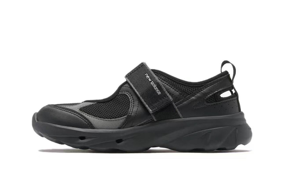 New Balance SD2202BK Black Strap Sneakers
