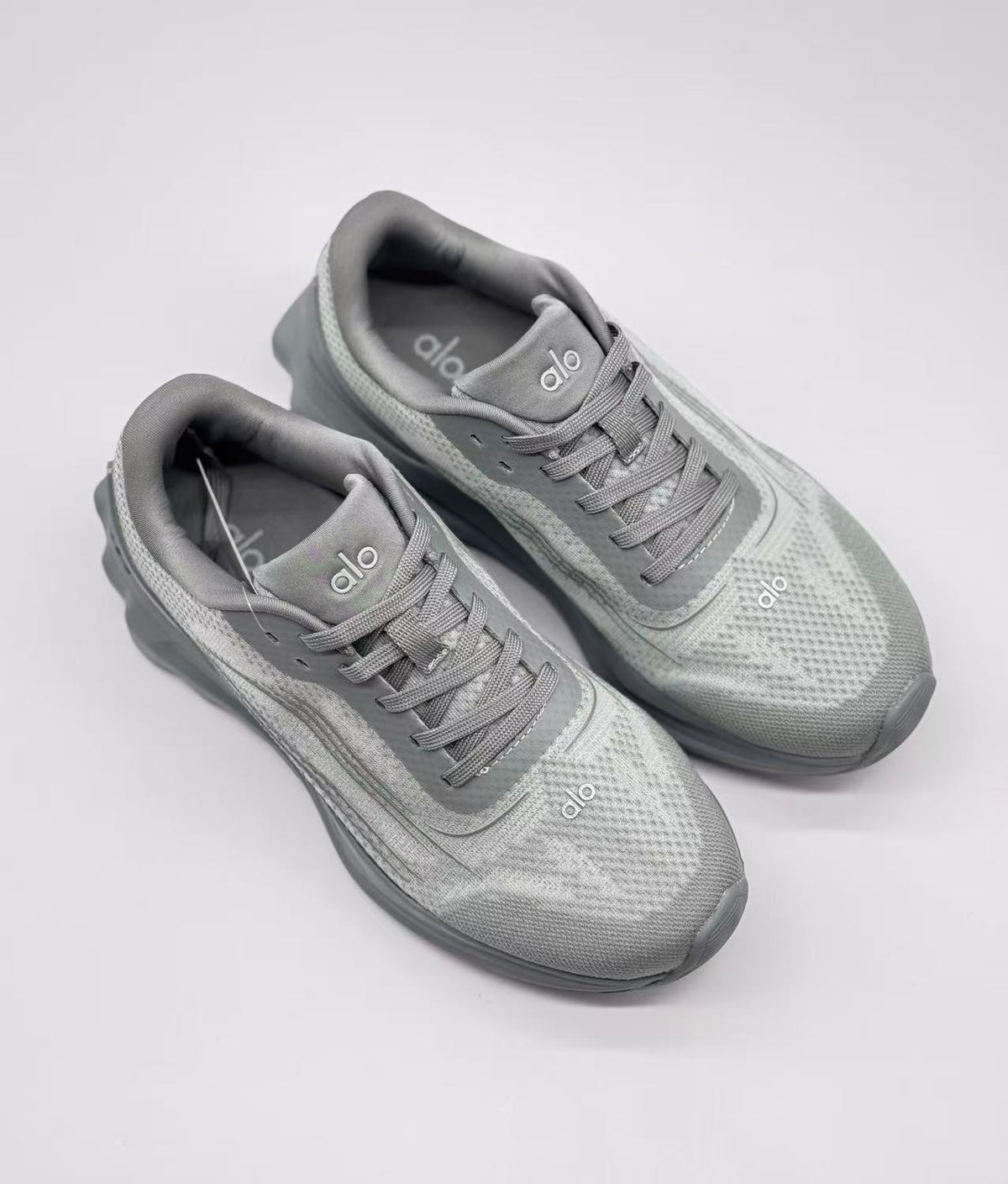 Alo Runner Sneakers Gray