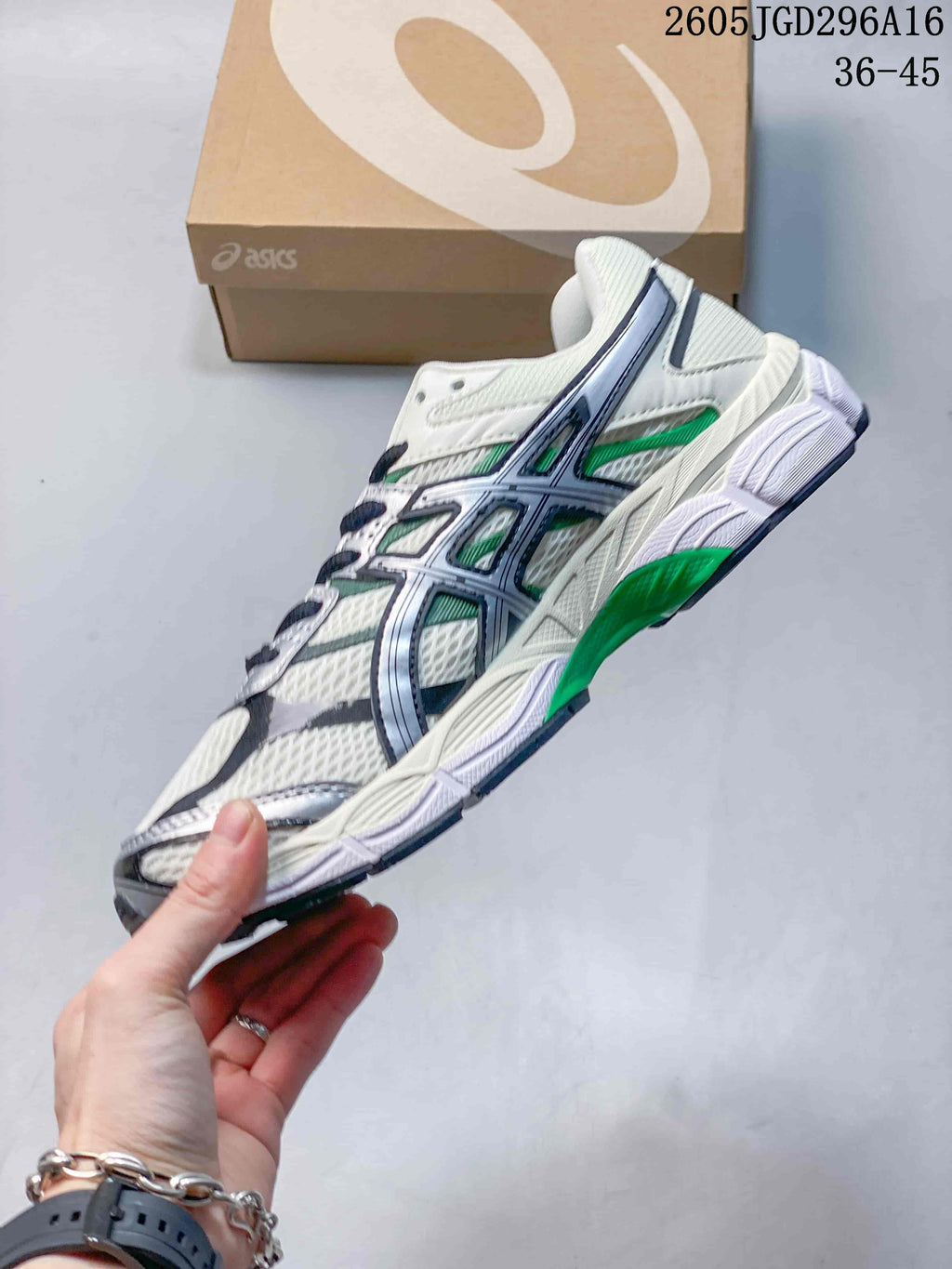 ASICS Gel-Cumulus 16 Sneakers in White, Silver and Green