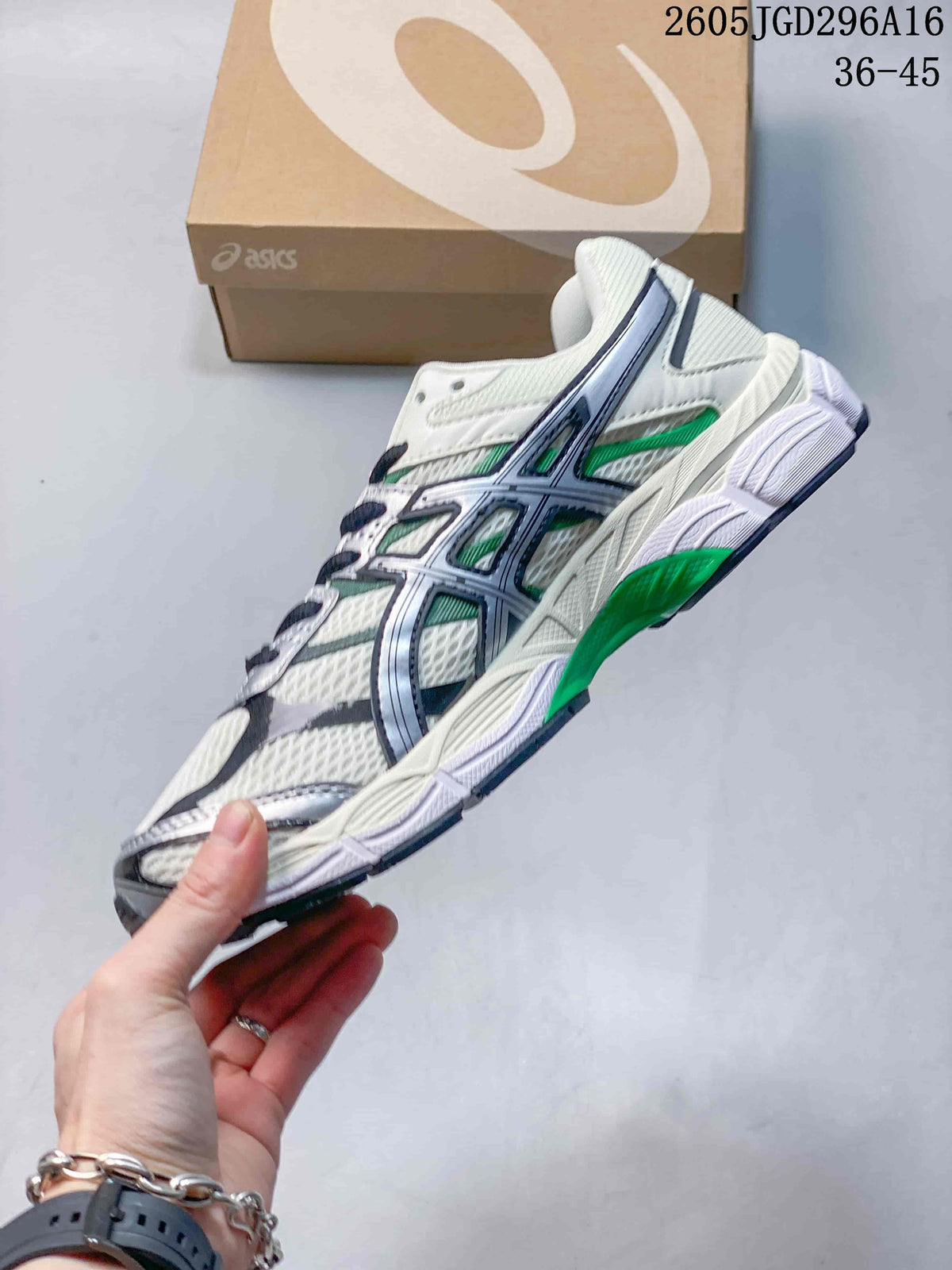 ASICS Gel-Cumulus 16 Sneakers in White, Silver and Green