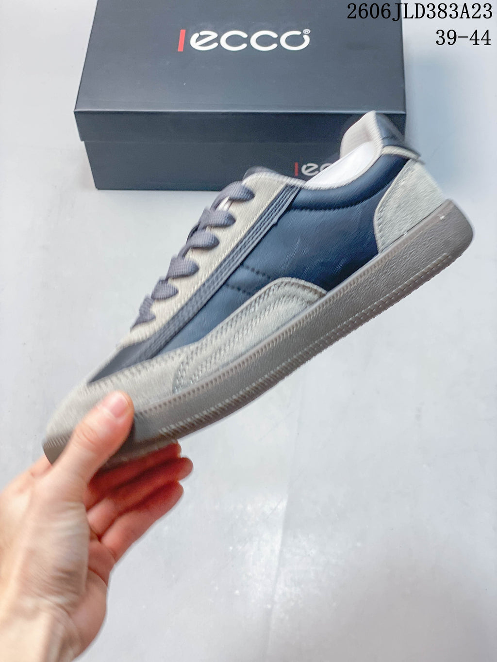 ECCO Men's Gray and Navy Lace-Up Casual Sneakers JLD383A23