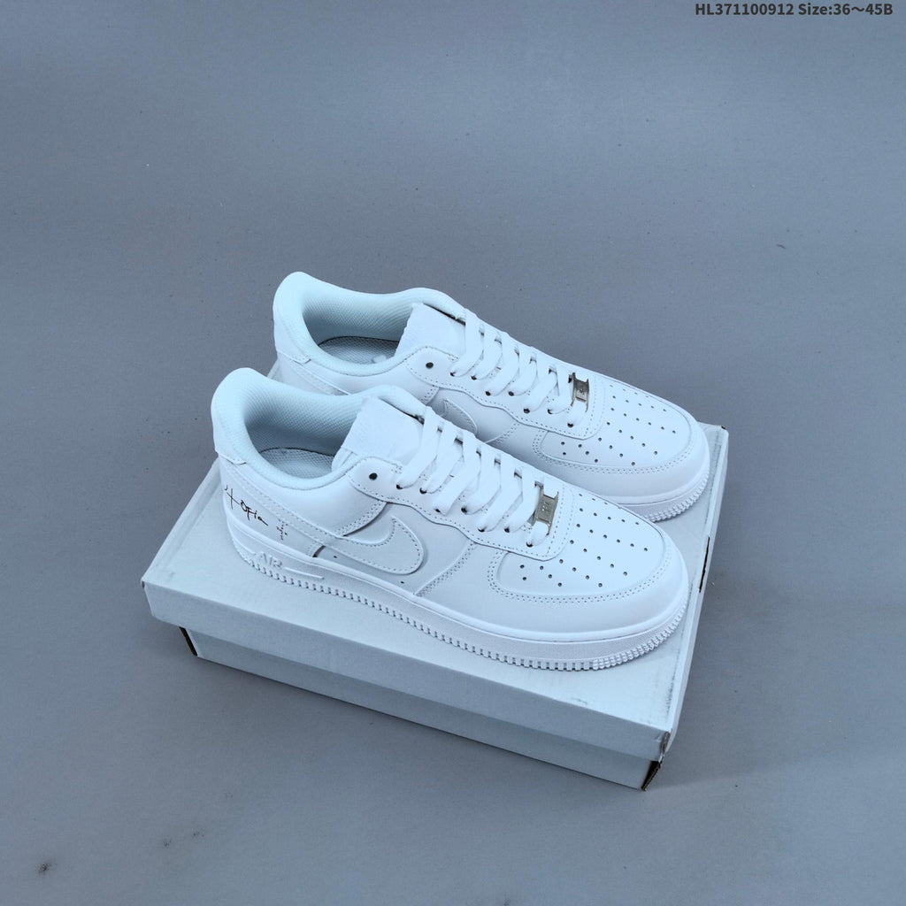 Nike Air Force 1 ’07 Low-Top Sneakers