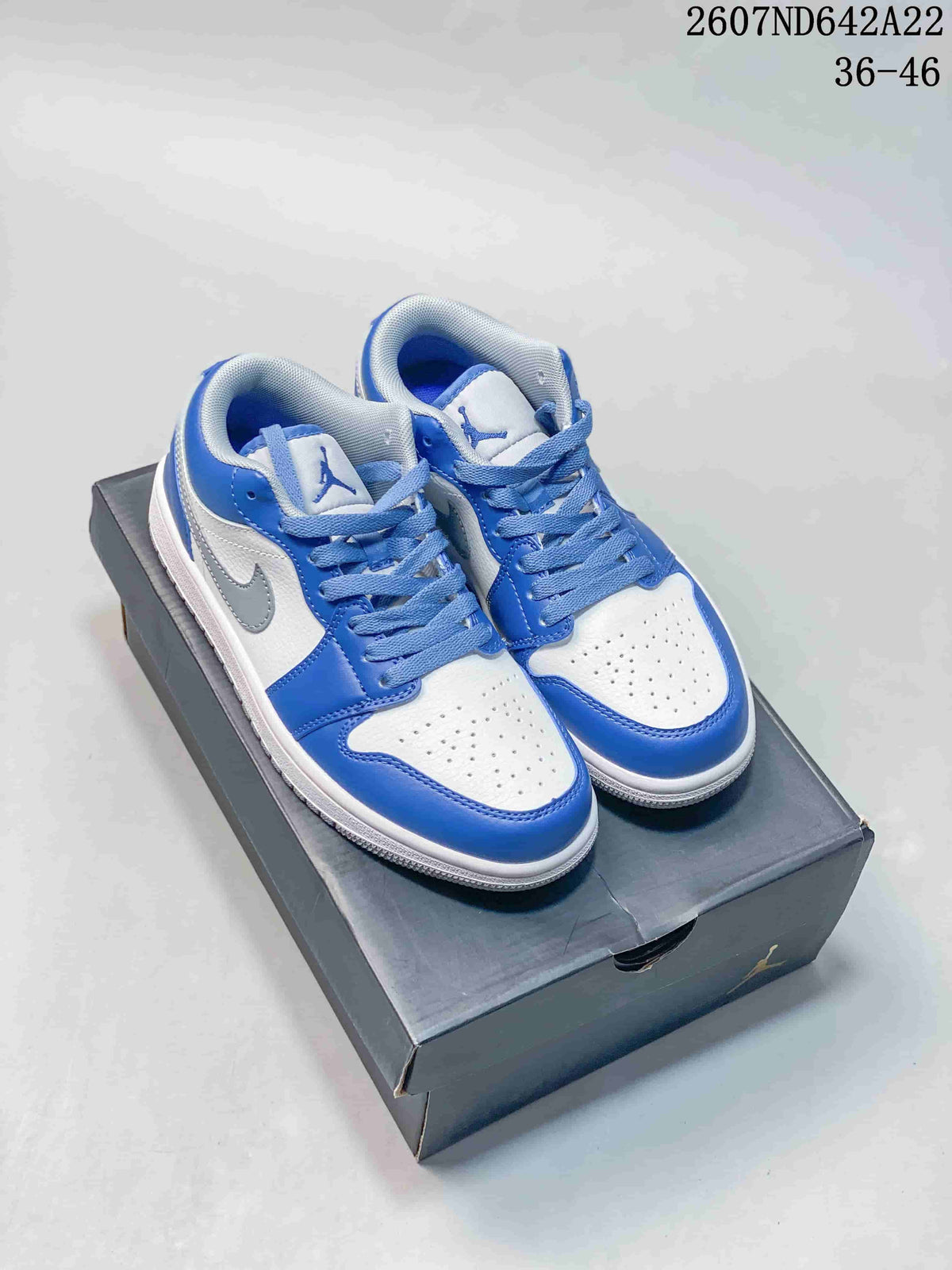 Nike Air Jordan 1 Low OG Blue White Sneakers 553558-140