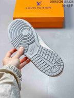 Nike Low-Top Sneaker in White and Grey, Style 2606JGD1156A26